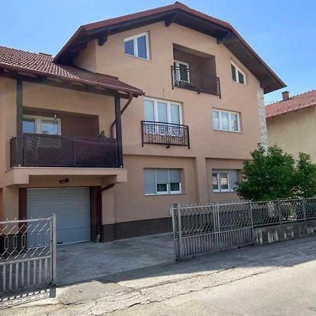 Big Apartment 3 Bedrooms Bihać Екстериор снимка