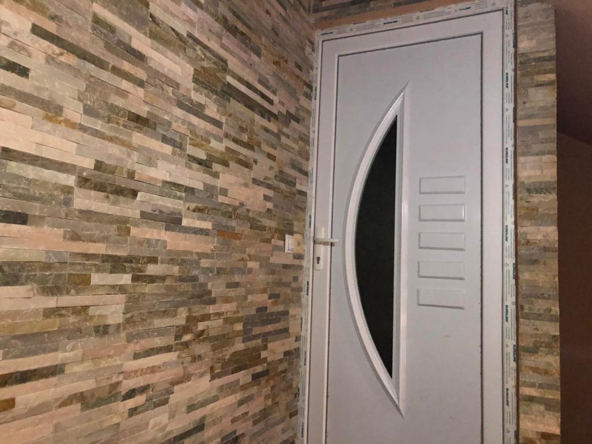 Big Apartment 3 Bedrooms Bihać Екстериор снимка