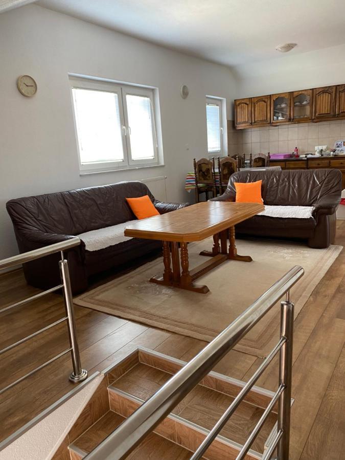 Big Apartment 3 Bedrooms Bihać Екстериор снимка