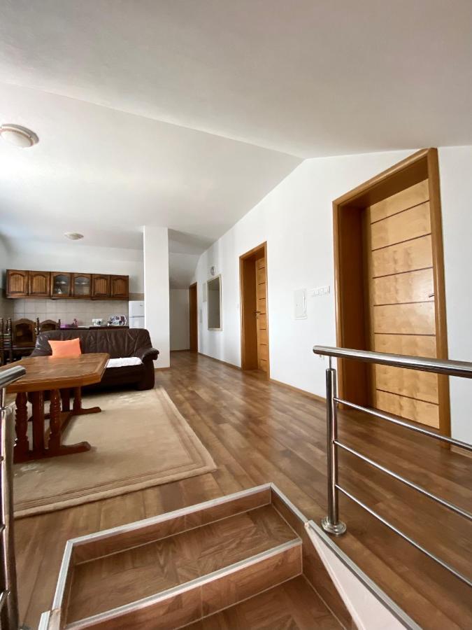 Big Apartment 3 Bedrooms Bihać Екстериор снимка