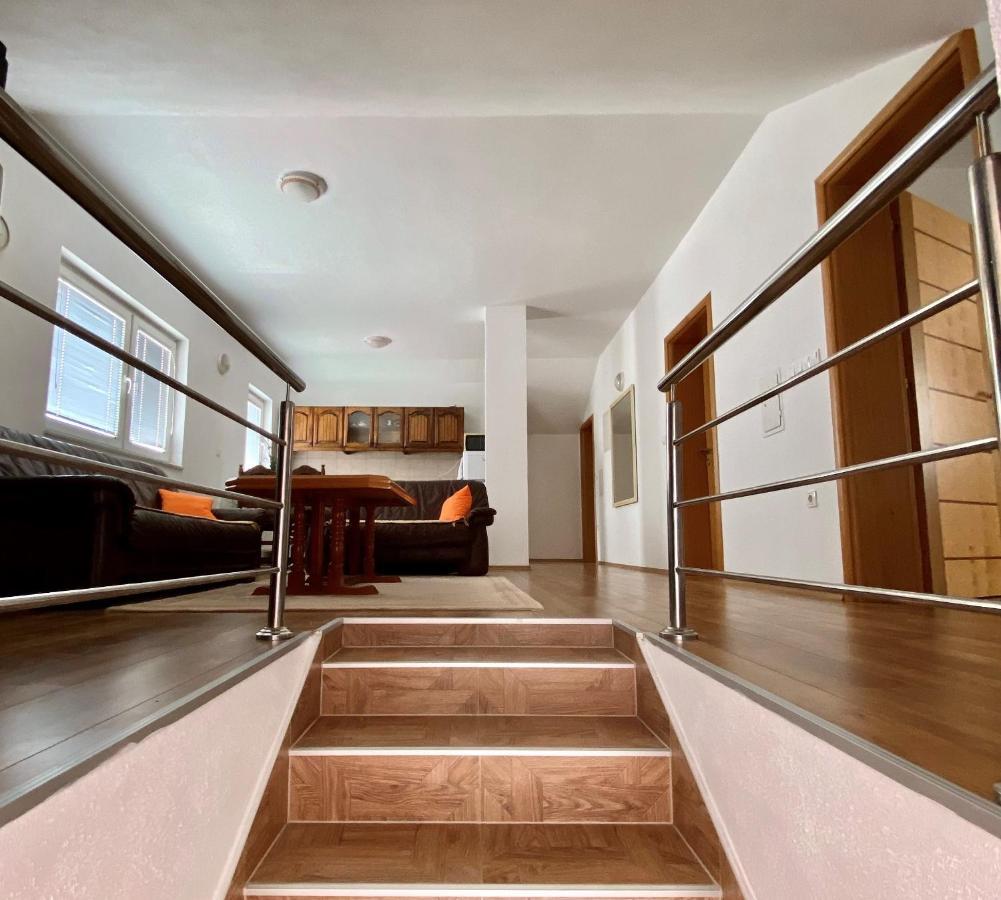 Big Apartment 3 Bedrooms Bihać Екстериор снимка