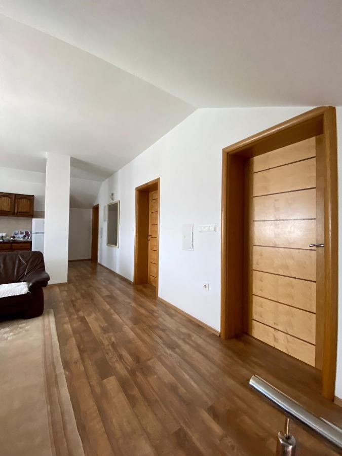 Big Apartment 3 Bedrooms Bihać Екстериор снимка