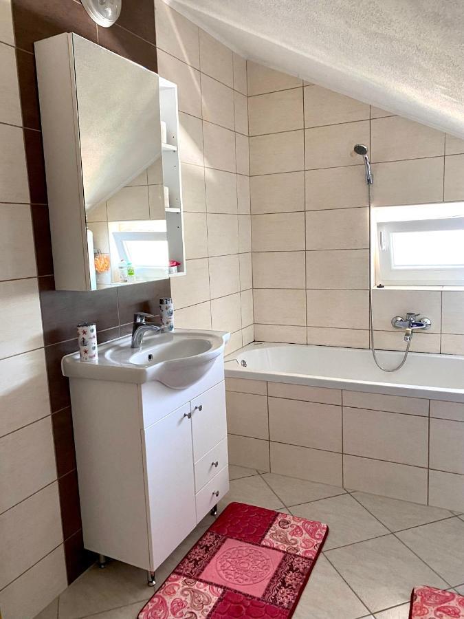 Big Apartment 3 Bedrooms Bihać Екстериор снимка