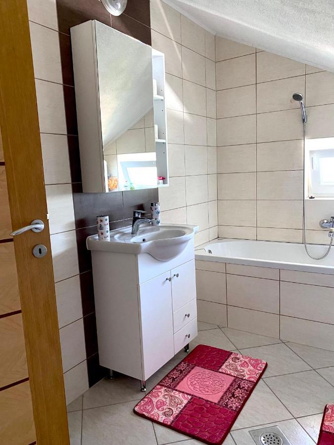 Big Apartment 3 Bedrooms Bihać Екстериор снимка