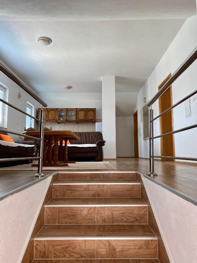 Big Apartment 3 Bedrooms Bihać Екстериор снимка